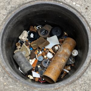 تراكم المواد الصلبة في المجاري