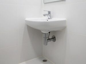 صيانة حمامات دورية للحفاظ على الجودة