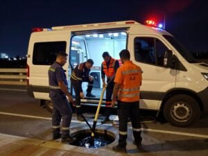 فريق طوارئ شفط مجاري يستجيب لحالة عاجلة في الكويت